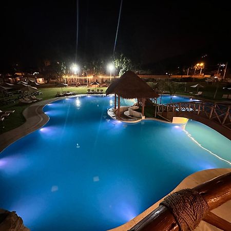 סיינגייה Los Andes - Restaurant & Bungalows מראה חיצוני תמונה