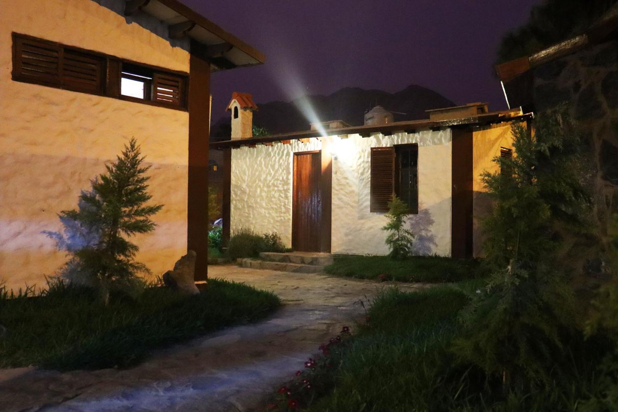 סיינגייה Los Andes - Restaurant & Bungalows מראה חיצוני תמונה